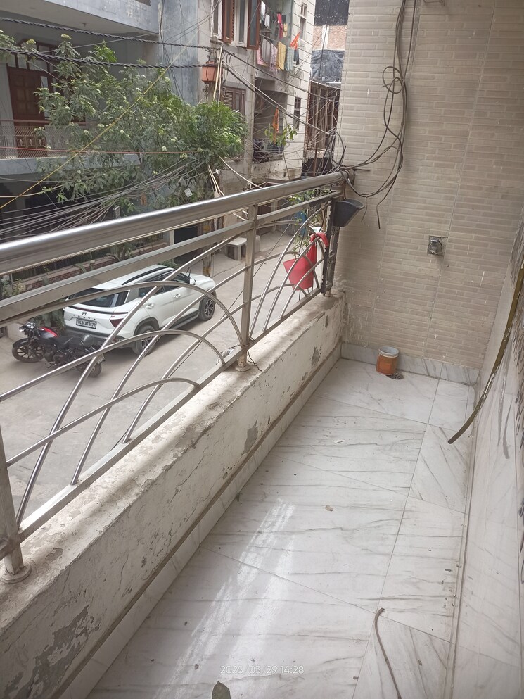 Balcony, mansa ram park 2.5 Bedroom 675 Sq.Ft. Builder Floor In Mansa Ram Park Delhi 8416127