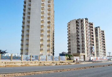 2 BHK Apartment For Sale in SLF Anushree, Sector 75