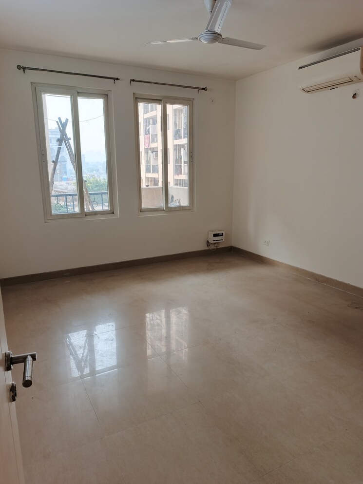 Room, emaar-emerald-floors-premier 3.5 Bedroom 1600 Sq.Ft. Apartment In Sector 65 Gurgaon 8416190