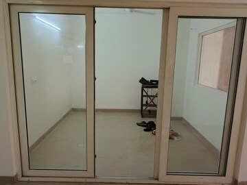 Room in 3.5 BHK Apartment at Emaar Emerald Floors Premier, Sector 65 – for Rent