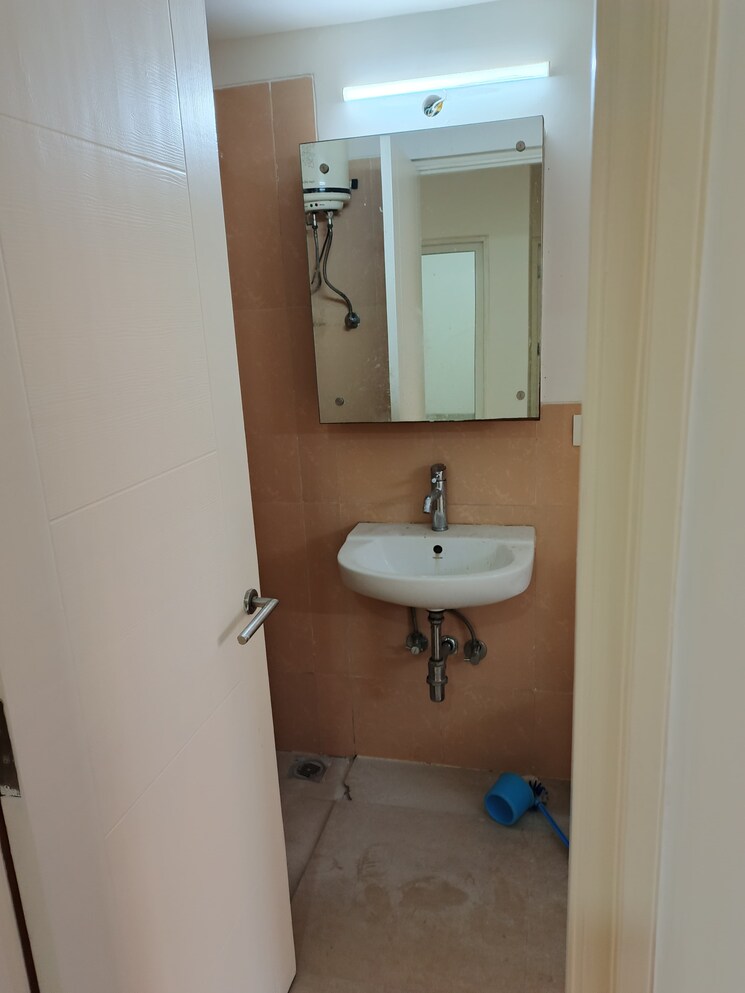 Bathroom, emaar-emerald-floors-premier 3.5 Bedroom 1600 Sq.Ft. Apartment In Sector 65 Gurgaon 8416190