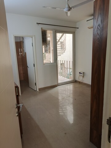 Room in 3.5 BHK Apartment at Emaar Emerald Floors Premier, Sector 65 – for Rent