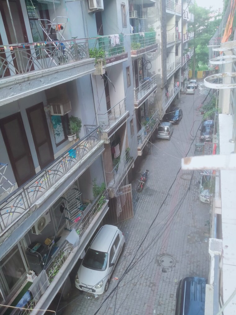 Balcony, paryavaran complex 4 Bedroom 1800 Sq.Ft. Builder Floor In Paryavaran Complex Delhi 8416344