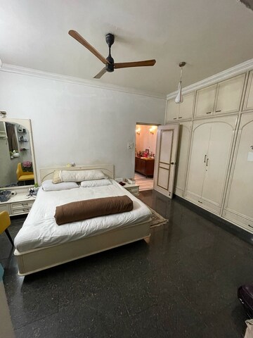 Bedroom in 2 BHK Apartment at Khar West – for Rent
