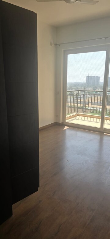 Room in 3 BHK Apartment at Puri Anand Villas Phase II, Sector 81 – for Rent