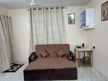 Room in 1 RK Apartment at Defence Colony – for Rent