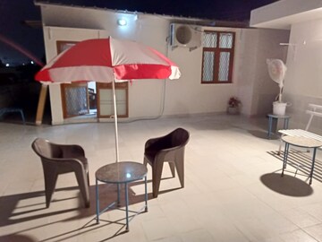 Living Room in 1 RK Apartment at Defence Colony – for Rent
