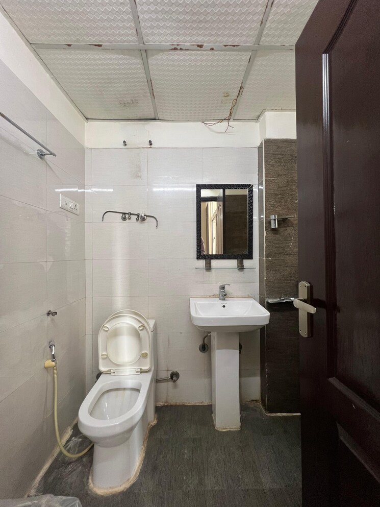 Bathroom, rishabh-platinum 2 Bedroom 887 Sq.Ft. Apartment In Indrapuram Ghaziabad 8416437