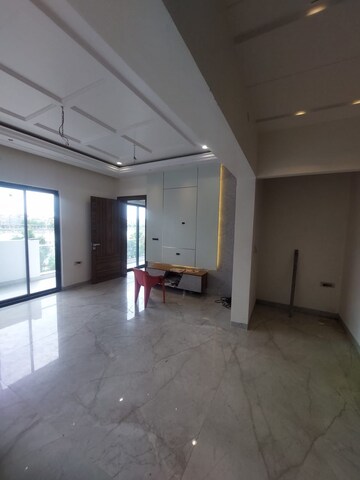 Room in 2 BHK Builder Floor at DLF Vibhuti Khand, Gomti Nagar – for Rent