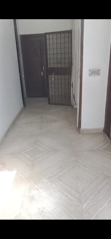 Room in 1 RK Builder Floor at Sector 31 – for Rent