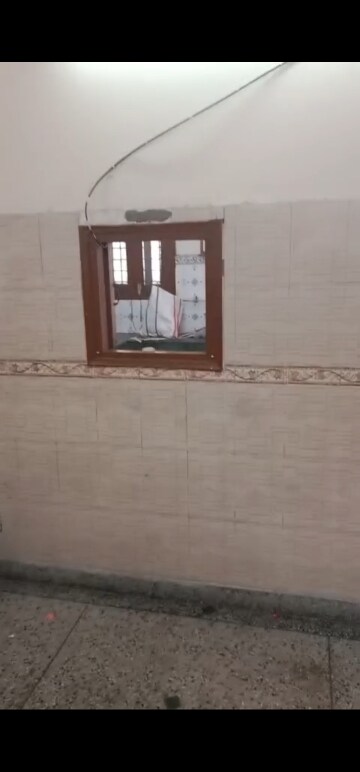 Room in 1 RK Builder Floor at Sector 31 – for Rent