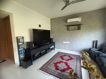 Furnished Amenities in 3 BHK Builder Floor at Panchsheel Park – for Rent
