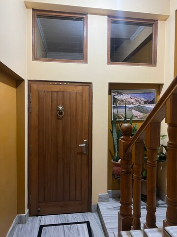 Furnished Amenities in 2 BHK Independent House at East Canal Road – for Rent