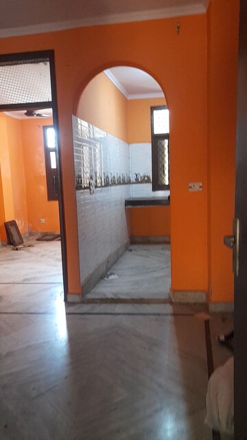 Room in 2 BHK Builder Floor at Mayur Vihar Phase 1 – for Rent