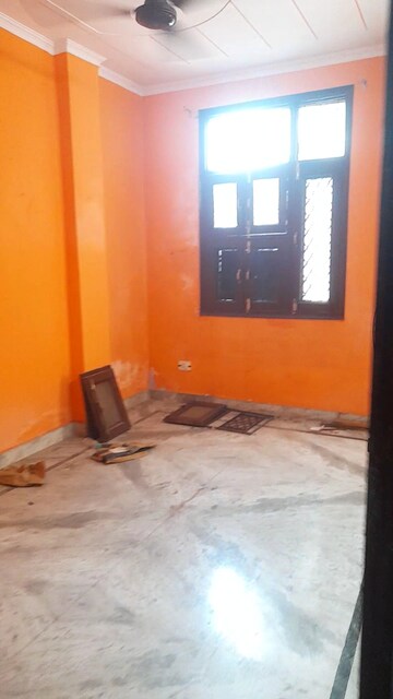 Room in 2 BHK Builder Floor at Mayur Vihar Phase 1 – for Rent