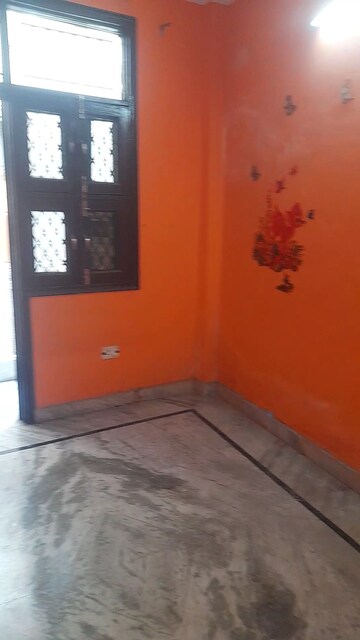 Room in 2 BHK Builder Floor at Mayur Vihar Phase 1 – for Rent