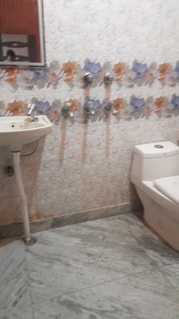 Bathroom in 2 BHK Builder Floor at Mayur Vihar Phase 1 – for Rent