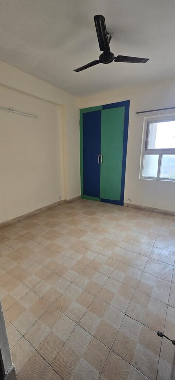 Room in 3 BHK Apartment at BPTP Princess Park, Sector 86 – for Rent