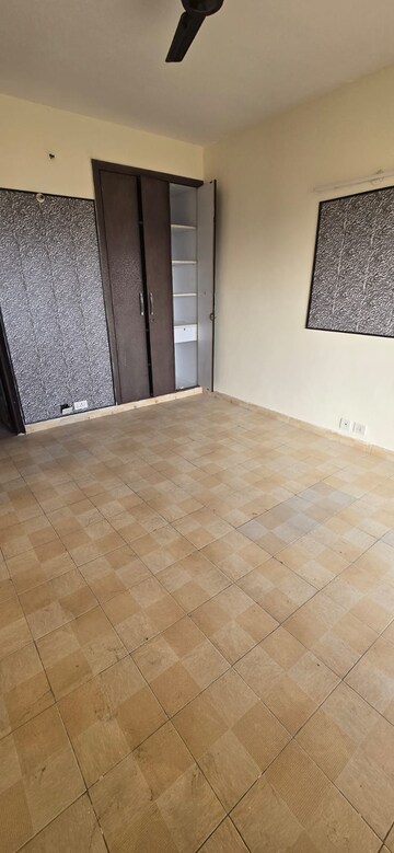 Room in 3 BHK Apartment at BPTP Princess Park, Sector 86 – for Rent