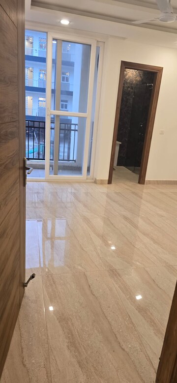 Room in 3 BHK Builder Floor at Sector 89 – for Rent