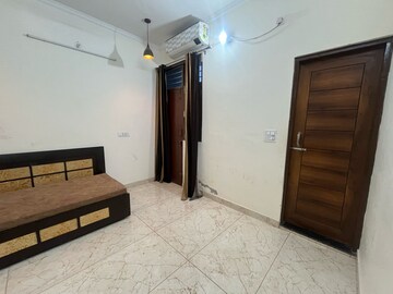 Room in 3 BHK Independent House at East Canal Road – for Rent