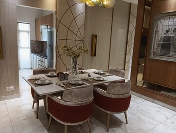 Team Area in 3 BHK Apartment at Meeta Nagar – for Sale