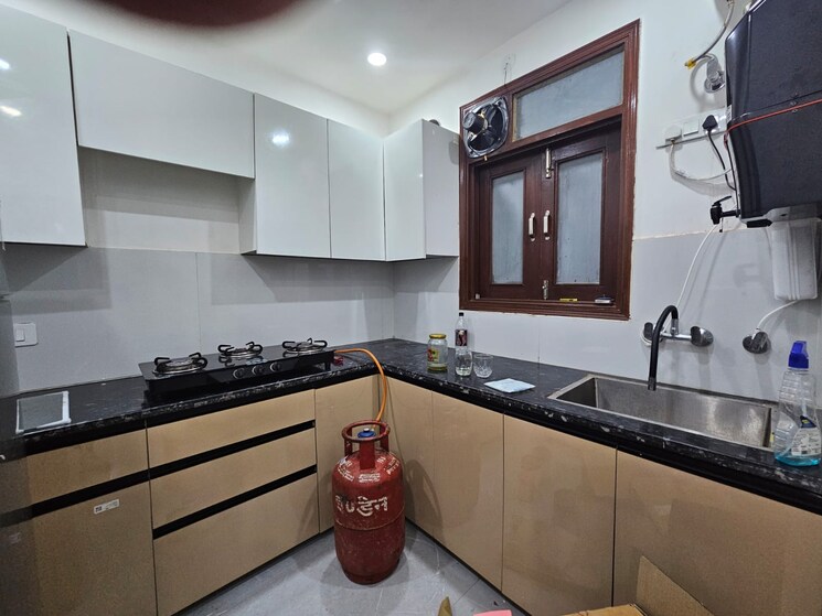 Kitchen, freedom fighters enclave 3 Bedroom 1150 Sq.Ft. Builder Floor In Freedom Fighters Enclave Delhi 8416652