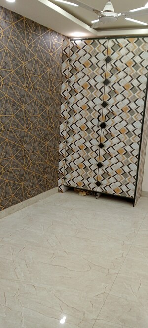 Room in 3 BHK Builder Floor at Govindpuri – for Sale