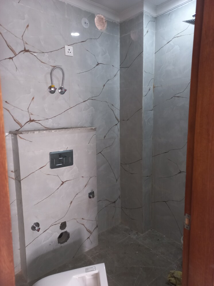 Bathroom, fidato-honour-homes 3 Bedroom 173 Sq.Yd. Builder Floor In Sector 89 Faridabad 8416707