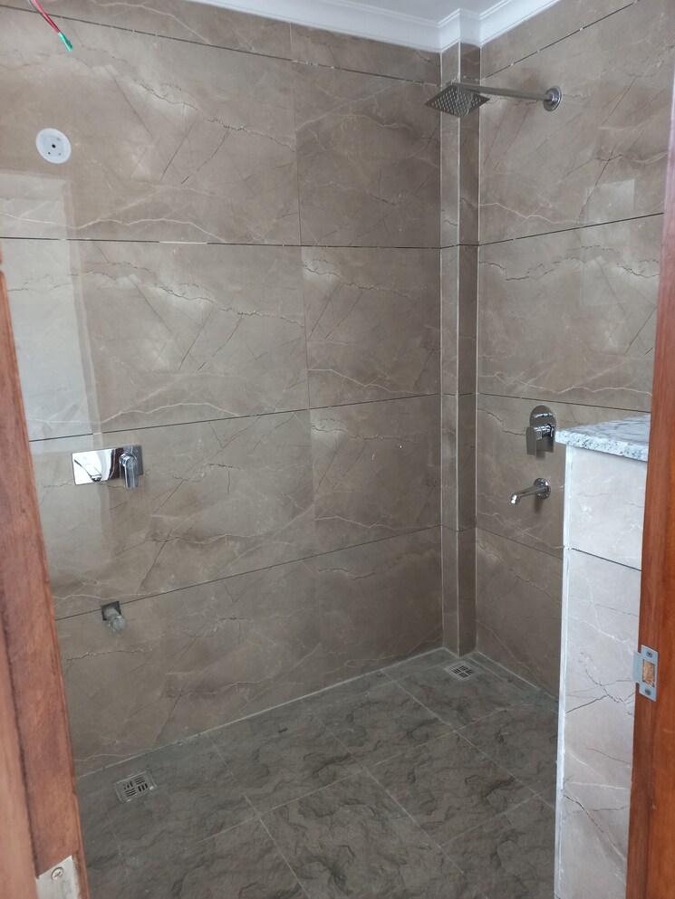 Bathroom, fidato-honour-homes 3 Bedroom 173 Sq.Yd. Builder Floor In Sector 89 Faridabad 8416707