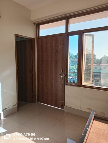 Room in 1 BHK Apartment at Malhan View Apartments, JakhaN-Rajpur Road – for Rent