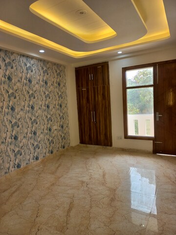 Parking in 3 BHK Builder Floor at Fidato Honour Homes, Sector 89 – for Sale