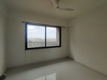 Room in 3 BHK Apartment at Tragad – for Rent