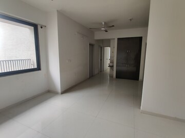 Room in 3 BHK Apartment at Tragad – for Rent