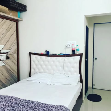 Bedroom in 4 BHK Apartment at Malad West – for Rent