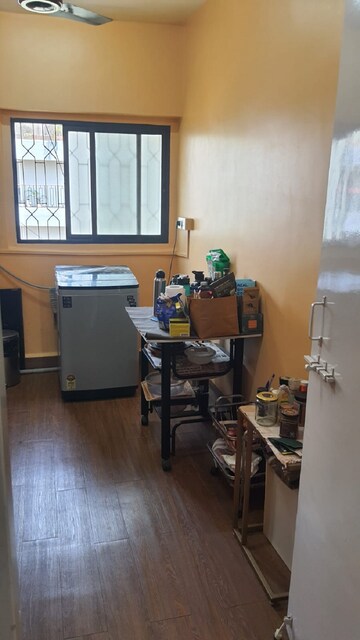 Team Area in 1 BHK Apartment at Bandra West – for Rent