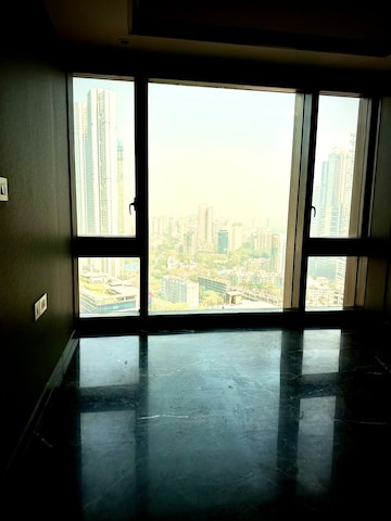 Room in 4 BHK Apartment at Lodha Trump Tower, Worli – for Rent