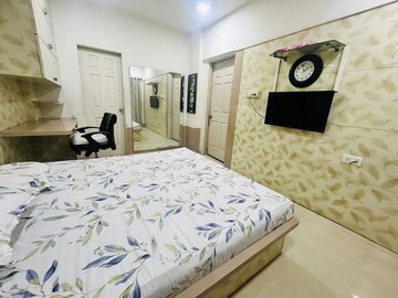 Bedroom in 3.5 BHK Apartment at Seawoods – for Rent
