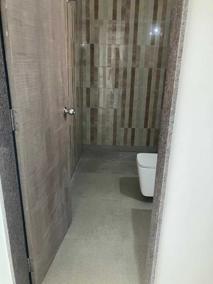 Bathroom, neelkanth-krishna-b-wing 3 Bedroom 978 Sq.Ft. Apartment In Kapur Bawdi Thane 8417115