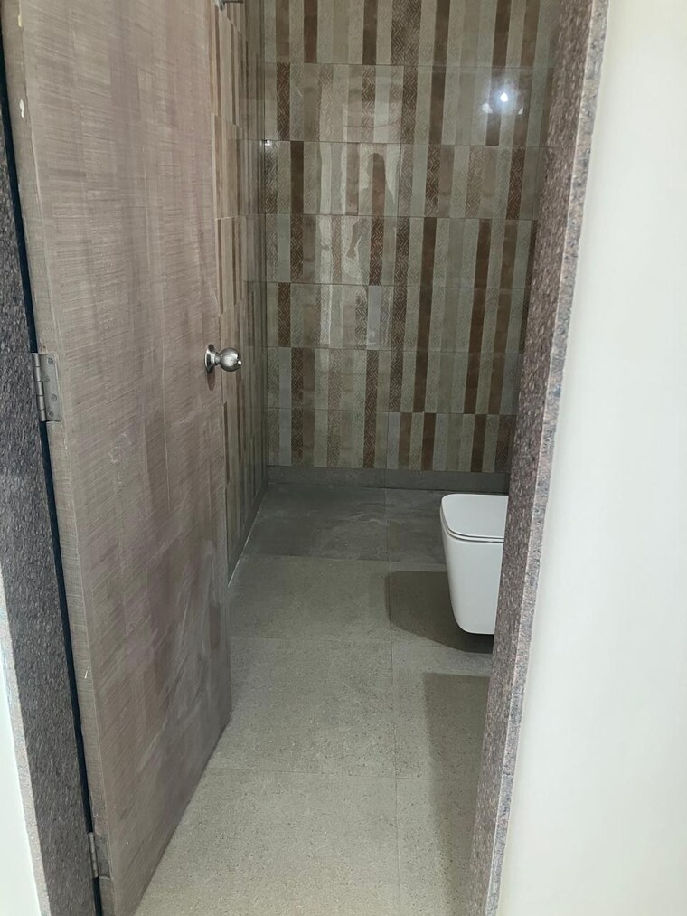 Bathroom, neelkanth-krishna-b-wing 3 Bedroom 978 Sq.Ft. Apartment In Kapur Bawdi Thane 8417115
