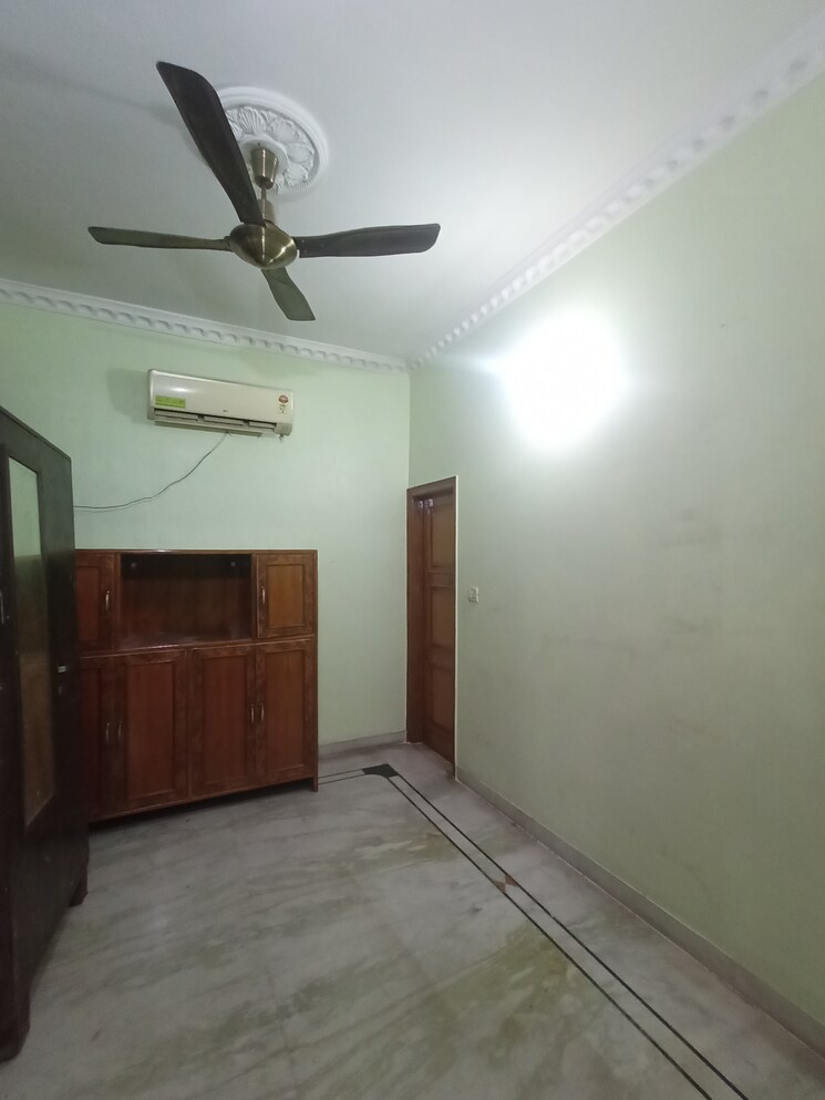 Room, sector 11 3 Bedroom 2000 Sq.Ft. Independent House In Sector 11 Panchkula 8417189