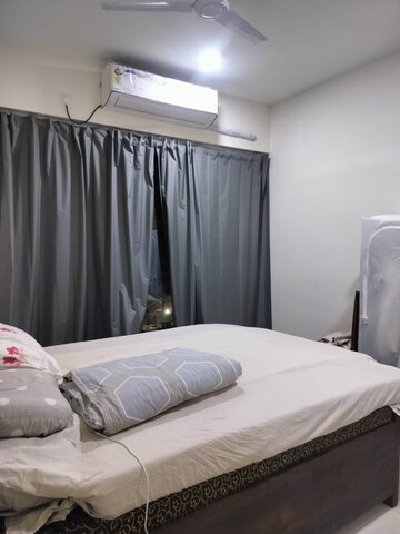 Bedroom in 2 BHK Apartment at Seawoods – for Rent