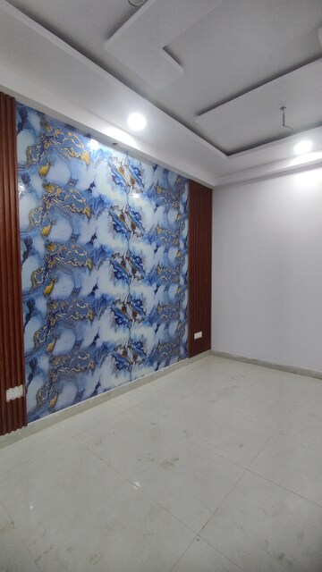 Room in 1 BHK Builder Floor at Sector 73 – for Sale