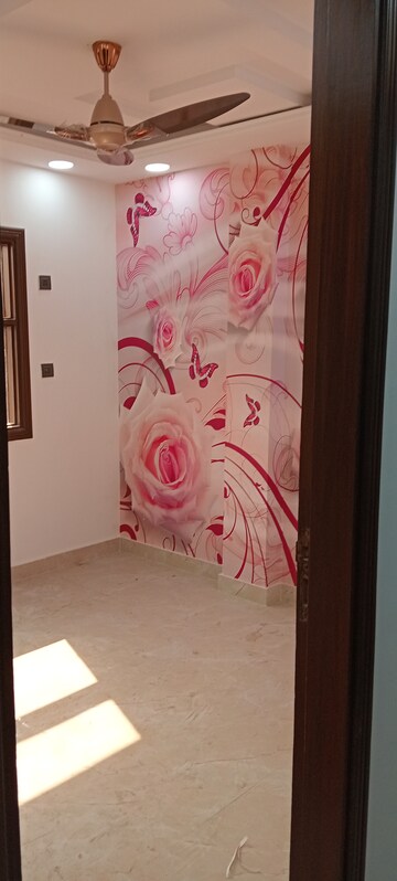 Bedroom in 2 BHK Builder Floor at Govindpuri – for Rent