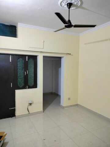Master Bedroom in 2 BHK Builder Floor at Gomti Nagar – for Rent