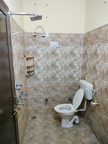Bathroom in 2 BHK Builder Floor at Gomti Nagar – for Rent