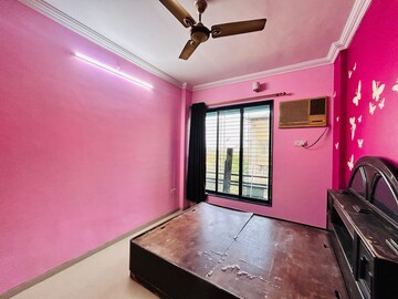 Room in 2 BHK Apartment at Seawoods – for Rent