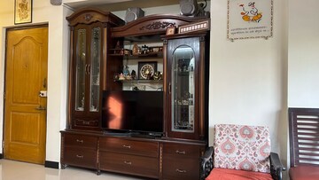 Room in 2 BHK Apartment at Vedant Commercial Complex, Vartak Nagar – for Sale