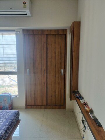 Room in 3 BHK Apartment at Runwal Eirene, Balkum Pada – for Rent