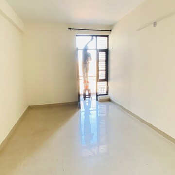 Room in 3 BHK Builder Floor at Omaxe Silver Birch, Mullanpur – for Sale